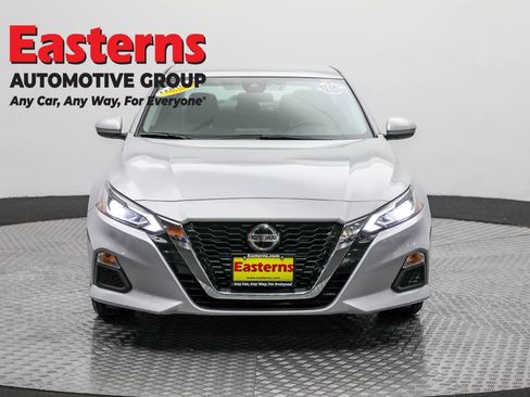 Used 2022 Nissan Altima 2.5 SV image 2