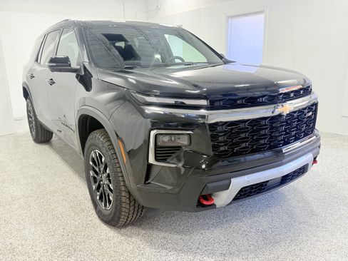 Used 2025 Chevrolet Traverse Z71 w/ Enhanced Driving Package image 1