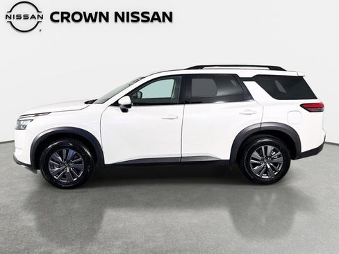 Certified 2024 Nissan Pathfinder SV FWD image 9