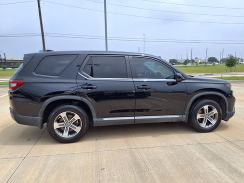 Used 2025 Honda Pilot EX-L image 8