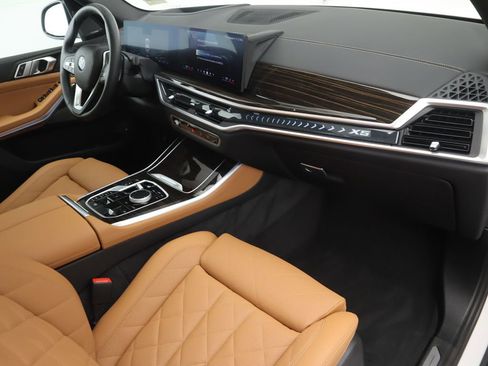 Used 2025 BMW X5 xDrive50e w/ Premium Package image 18