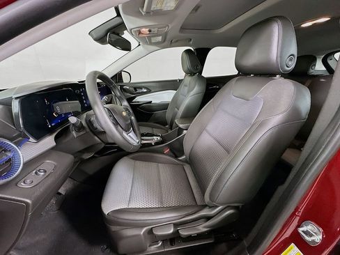 Used 2024 Chevrolet Trax LT w/ Sunroof Package image 20