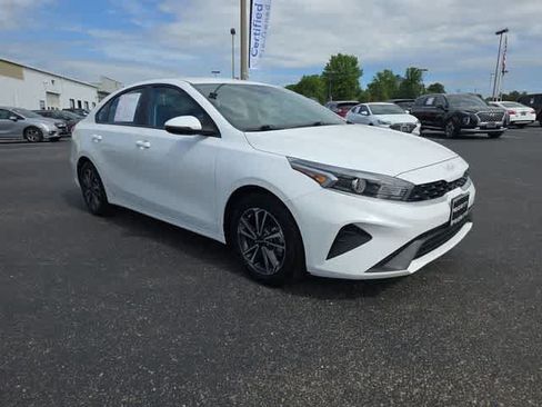 Used 2024 Kia Forte LXS w/ LXS Technology Package FWD image 5