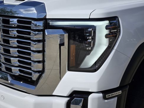 Used 2024 GMC Sierra 3500 Denali AWD/4WD image 32