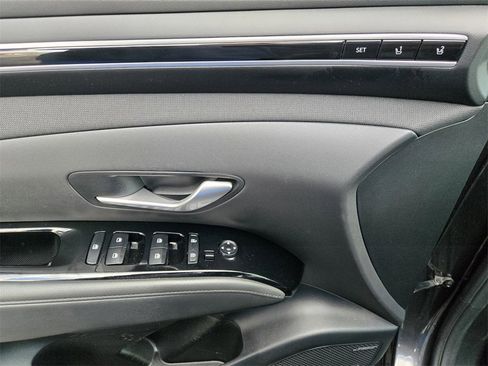 Used 2022 Hyundai Tucson Limited w/ Winter Package image 18