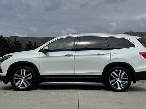 Used 2018 Honda Pilot Touring image 2
