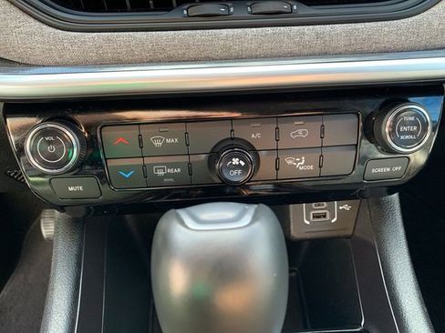 Used 2022 Jeep Compass Latitude image 28