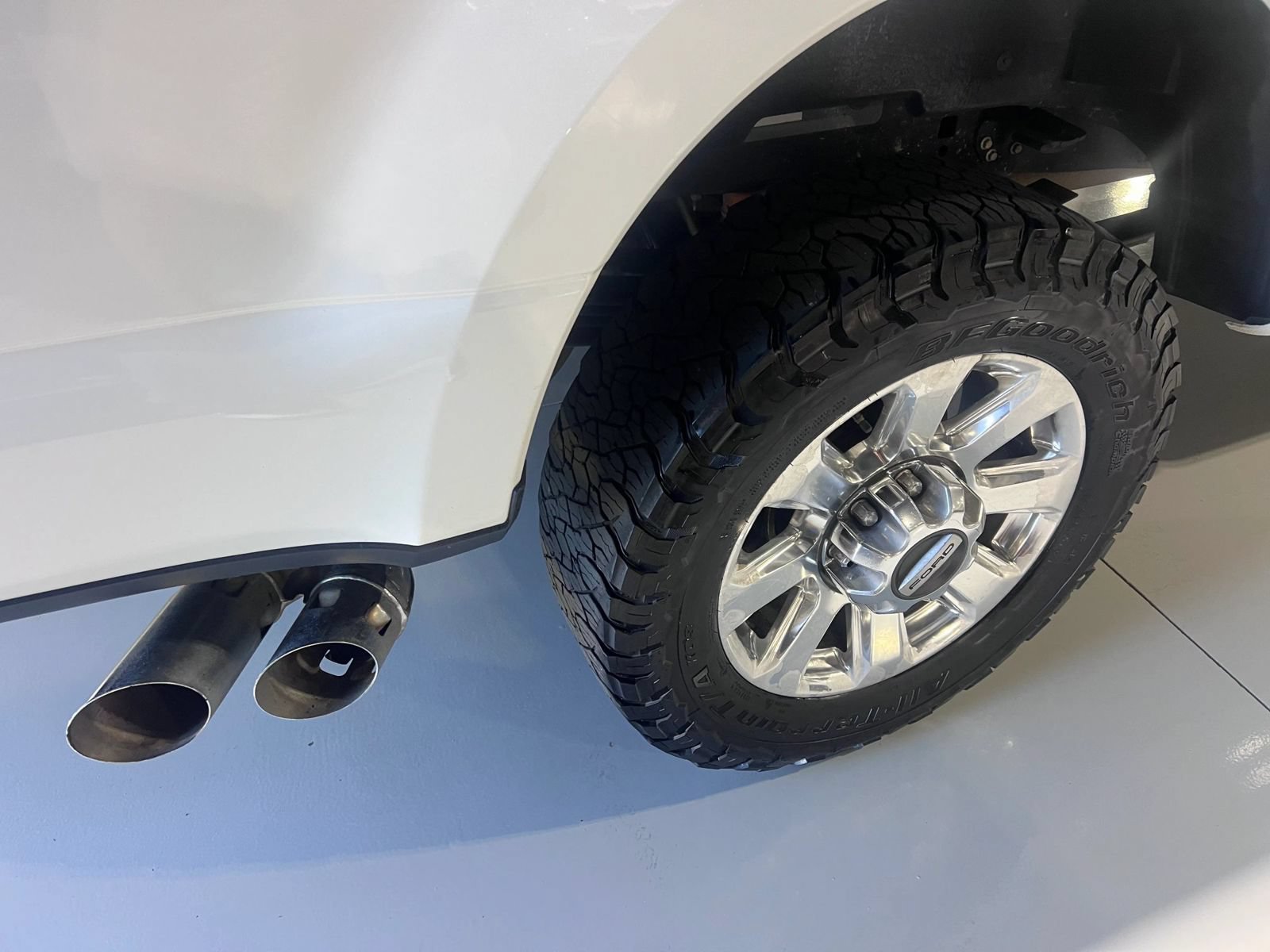 Used 2022 Ford F350 Platinum w/ FX4 Off-Road Package AWD/4WD image 24