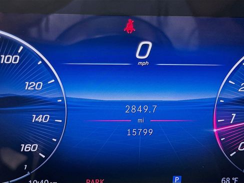 Used 2025 Mercedes-Benz GLC 300 image 13