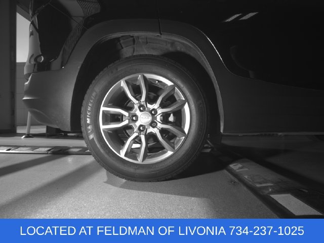 Certified 2024 GMC Terrain SLT w/ LPO, Floor Liner Package AWD/4WD image 32