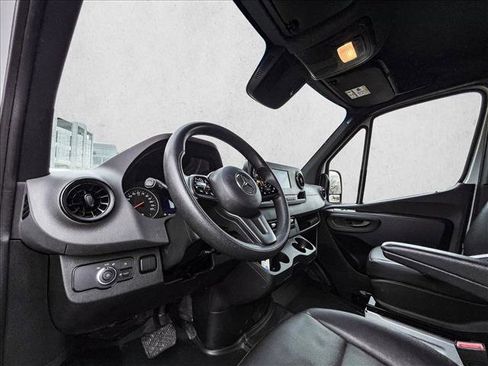 Used 2024 Mercedes-Benz Sprinter 2500 image 10