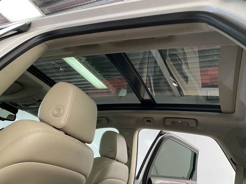 Used 2015 Cadillac SRX Luxury w/ Driver Awareness Package image 19