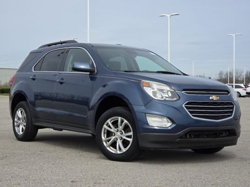 Used 2017 Chevrolet Equinox LT w/ Convenience Package image 2