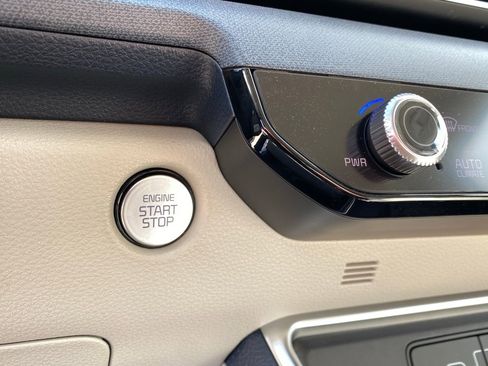 New 2026 Kia Carnival EX image 17