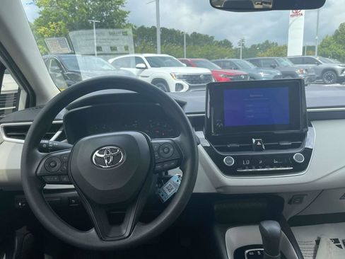 Used 2025 Toyota Corolla LE FWD image 14