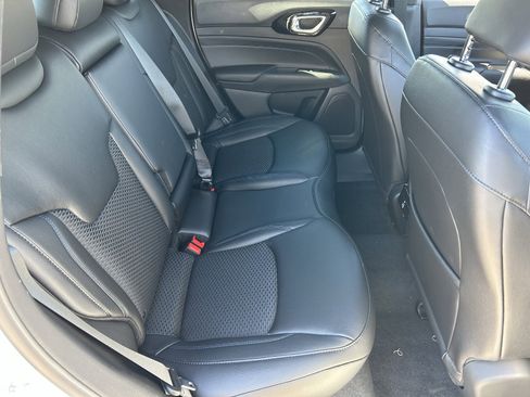 New 2026 Jeep Compass Latitude image 10