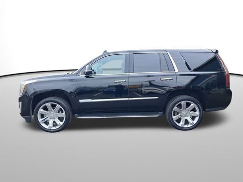 Used 2018 Cadillac Escalade Luxury image 2
