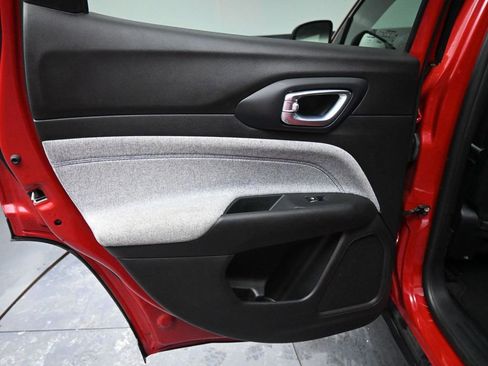 Used 2024 Jeep Compass Latitude image 24