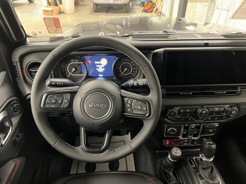 New 2026 Jeep Wrangler Unlimited Rubicon AWD/4WD image 10