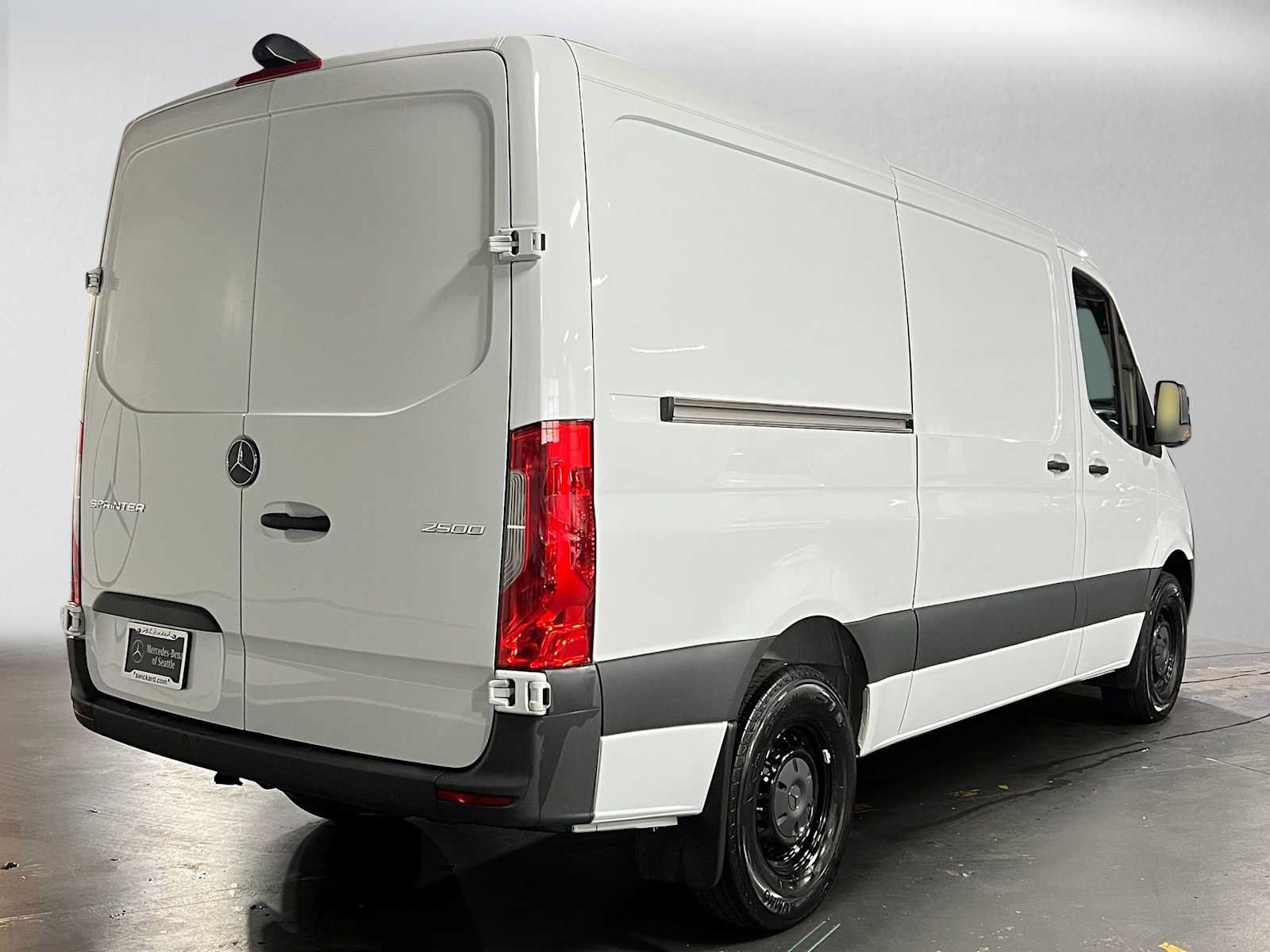 Used 2025 Mercedes-Benz Sprinter 2500 image 3