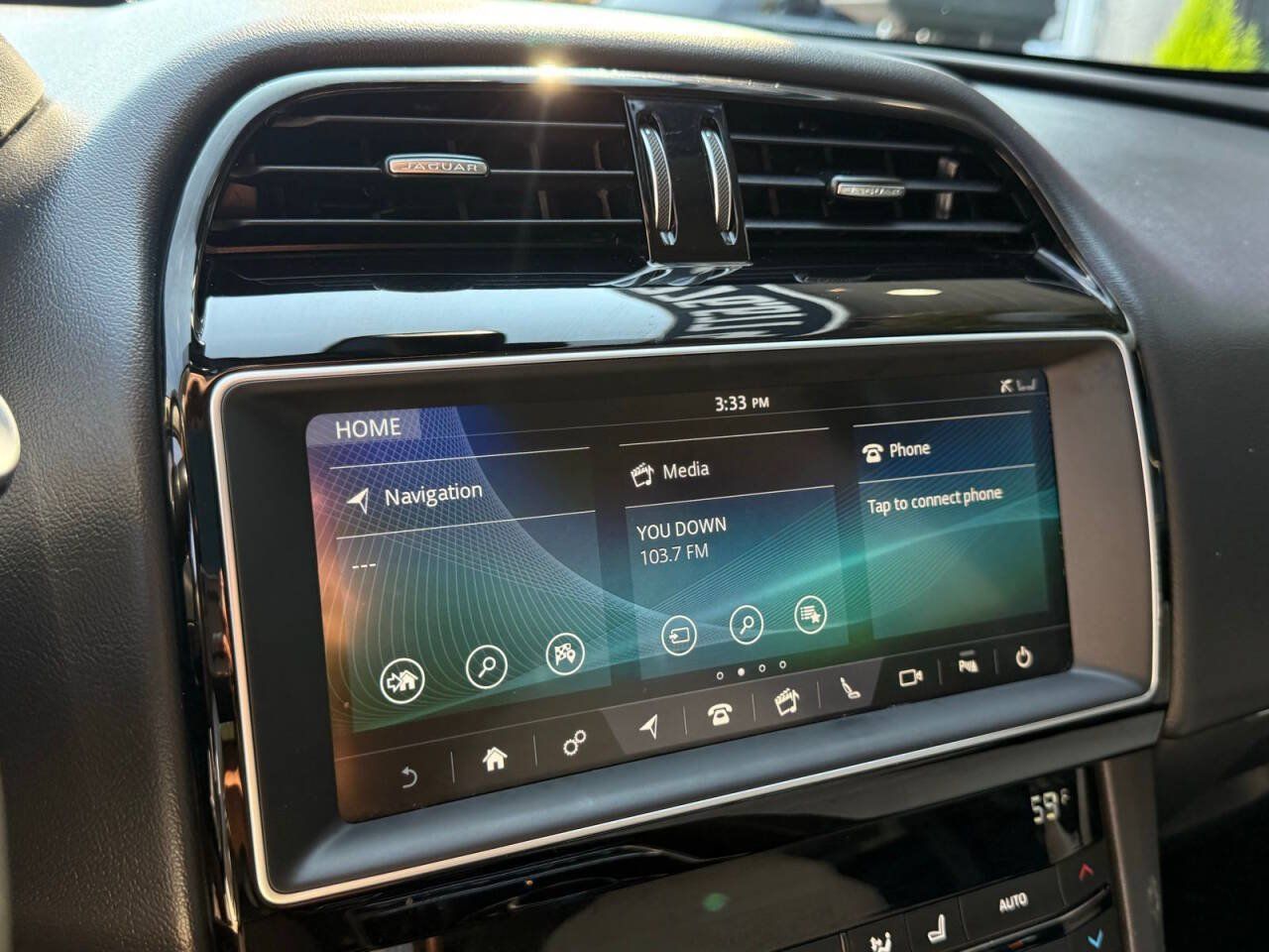 Used 2019 Jaguar F-PACE Premium AWD/4WD image 17