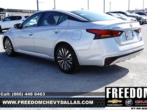Used 2024 Nissan Altima 2.5 SV FWD image 36