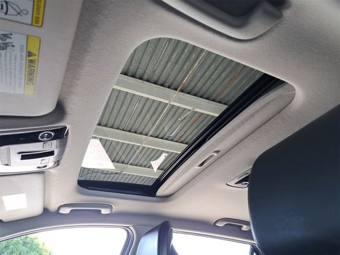 Used 2023 Kia Niro EX Touring image 29