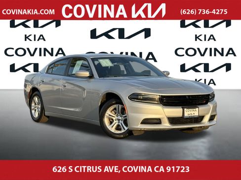 Used 2022 Dodge Charger SXT image 2