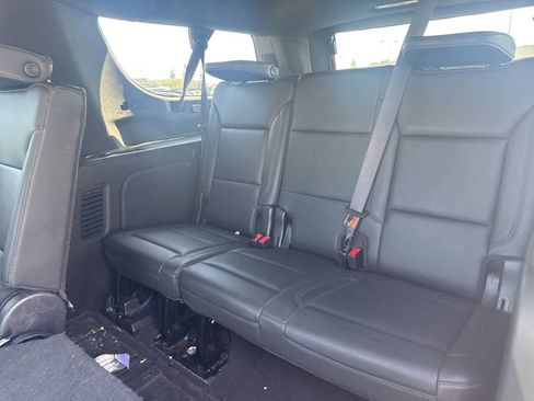 Used 2022 Chevrolet Suburban LT image 17