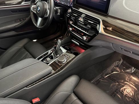 Used 2023 BMW 540i w/ M Sport Package image 32