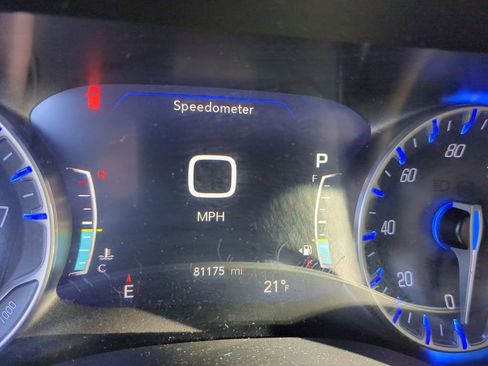 Used 2020 Chrysler Pacifica Touring-L image 17