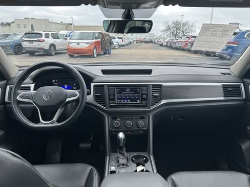 Certified 2023 Volkswagen Atlas SE image 9