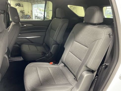 Used 2025 Chevrolet Traverse LT AWD/4WD image 23