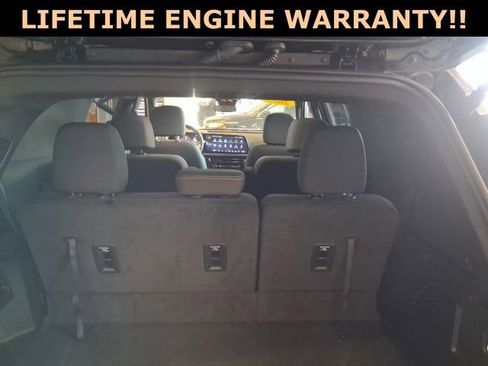 Used 2025 Chevrolet Traverse LT image 27