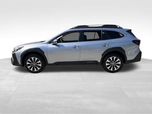 Used 2023 Subaru Outback Touring AWD/4WD image 4