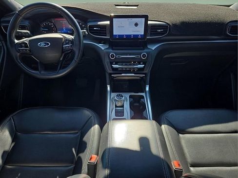 Used 2020 Ford Explorer XLT w/ Equipment Group 202A image 17