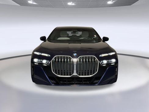 Used 2023 BMW 740i w/ Executive Package RWD image 6