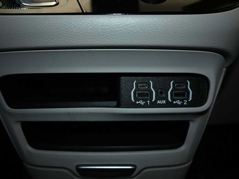 Used 2023 Chrysler Voyager LX FWD image 14