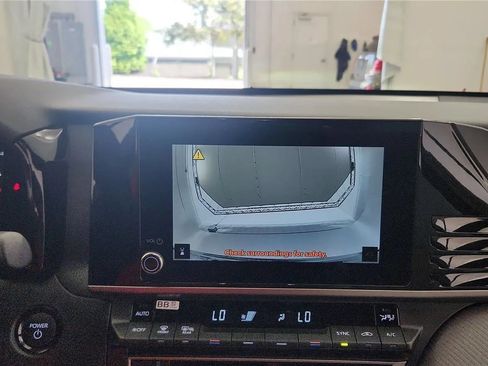 Used 2025 Toyota Camry SE FWD image 26