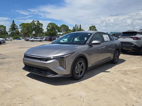 New 2026 Kia K4 FWD image 4