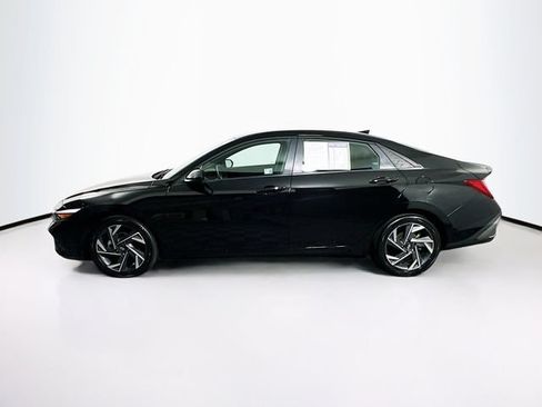 Certified 2025 Hyundai Elantra SEL FWD image 5