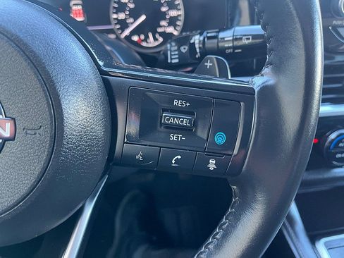 Used 2024 Nissan Pathfinder SV image 27