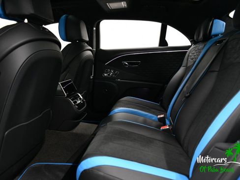 Used 2025 Bentley Flying Spur Plug-In Hybrid image 47