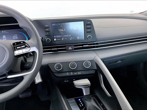 Used 2026 Hyundai Elantra SE FWD image 7