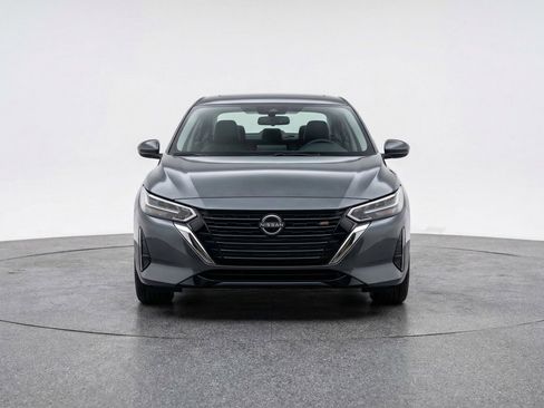 Used 2025 Nissan Sentra SV image 2