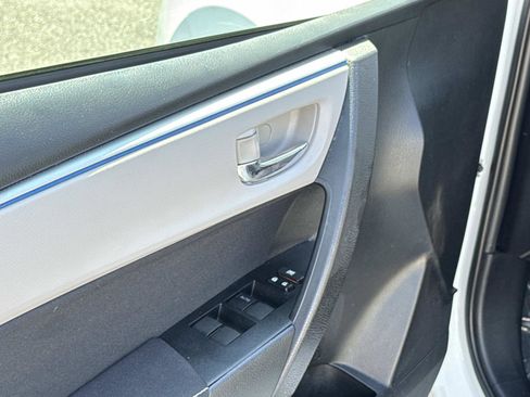 Used 2015 Toyota Corolla LE image 19