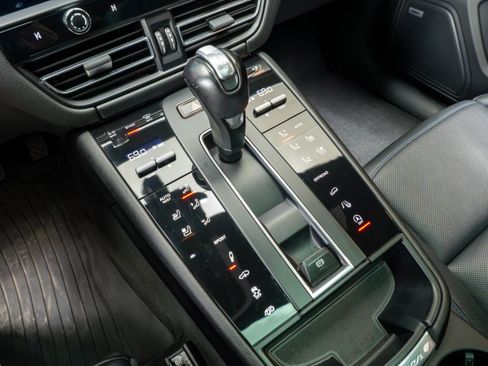 Certified 2023 Porsche Macan GTS AWD/4WD image 28