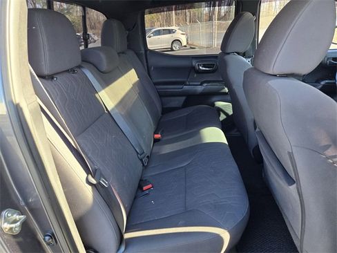 Used 2016 Toyota Tacoma TRD Off-Road image 16