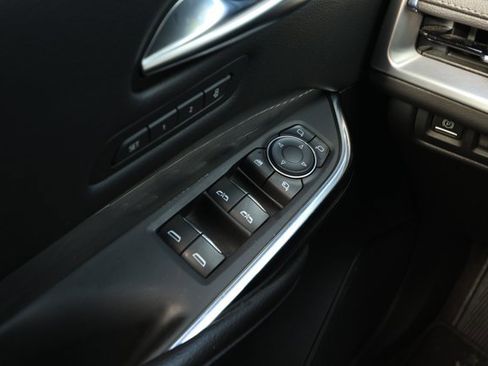 Used 2024 Cadillac XT4 Premium Luxury image 22