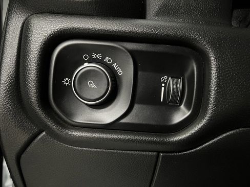 Used 2022 RAM 2500 Tradesman w/ Chrome Appearance Group image 31